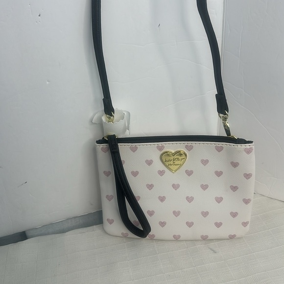 Luv Betsey by Betsey Johnson wristlet / crossbody bag white/pink hearts NWOT! - Picture 10 of 10